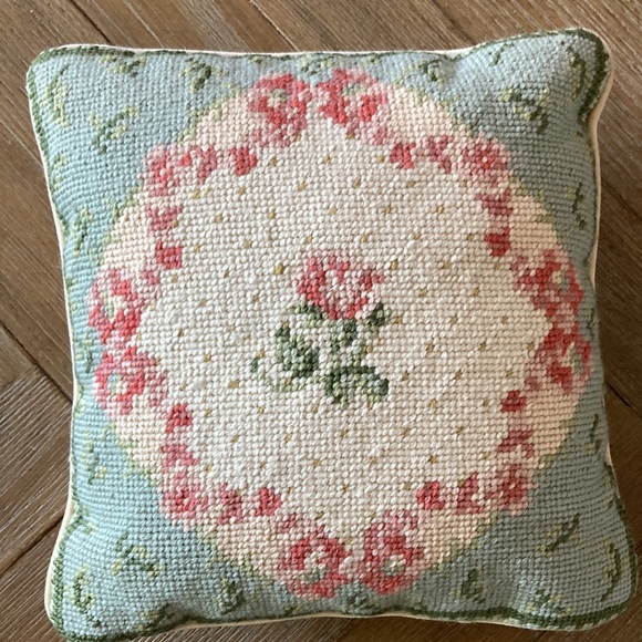 Embroidered pillows 10x10 - Picture 3 of 6